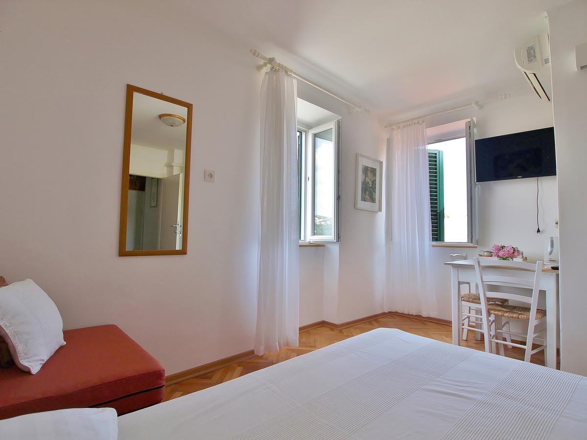 Rooms And Studio Old Town Rab Town Bagian luar foto